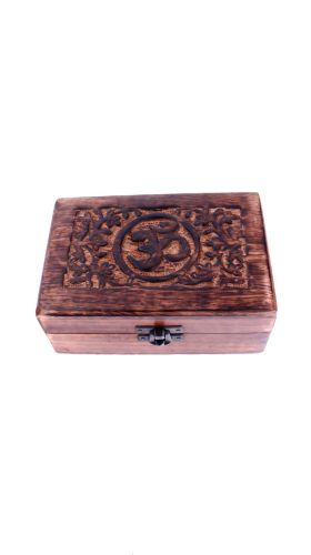 Pudełko z drewna rzeźbione znak OM - do przechowywania magicznych przedmiotów