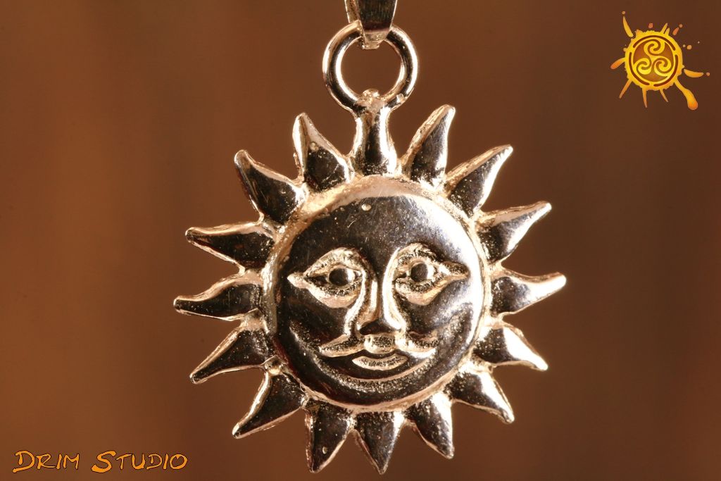 Słońce wisiorek srebro - symbol boskiej mocy, niszczy ciemność, szczęście w interesach 